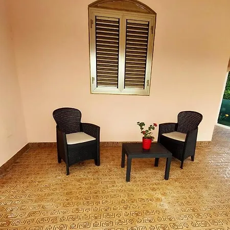 Leale Guest house *
